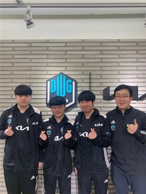 场边一幕 场边一幕